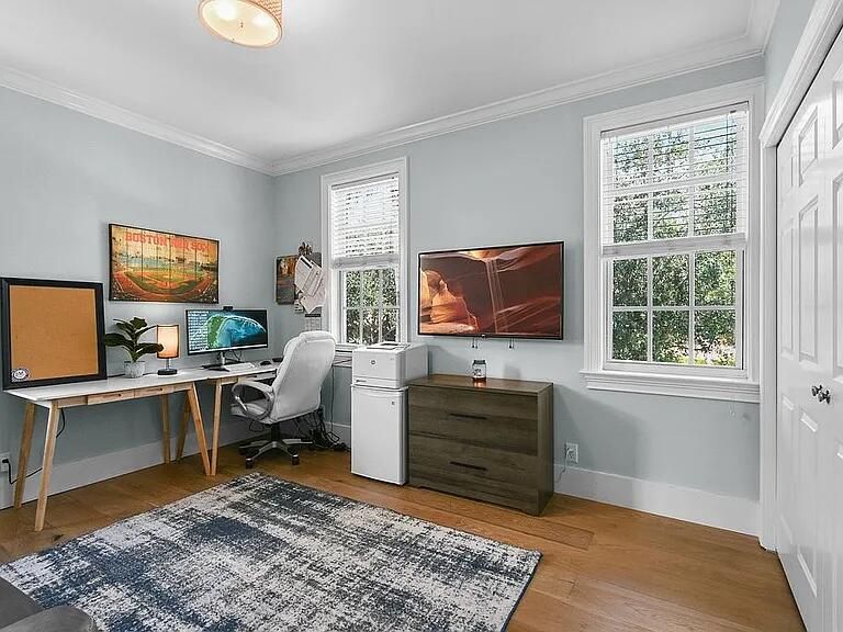 Active With Contract: $2,449,000 (6 beds, 4 baths, 4115 Square Feet)