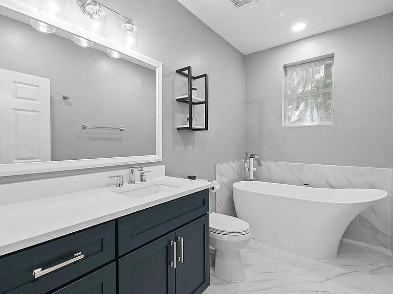 Active With Contract: $2,449,000 (6 beds, 4 baths, 4115 Square Feet)