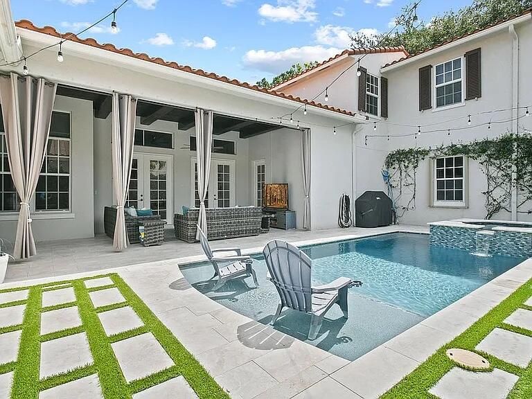 Active With Contract: $2,449,000 (6 beds, 4 baths, 4115 Square Feet)