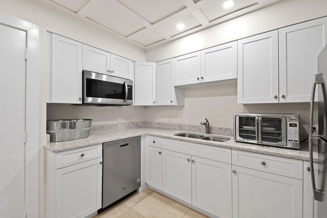 For Sale: $799,000 (2 beds, 2 baths, 1763 Square Feet)