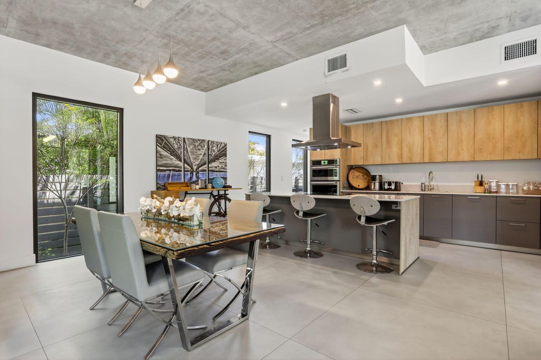 待售: $1,325,000 (3 贝兹, 3 浴室, 2239 平方英尺)