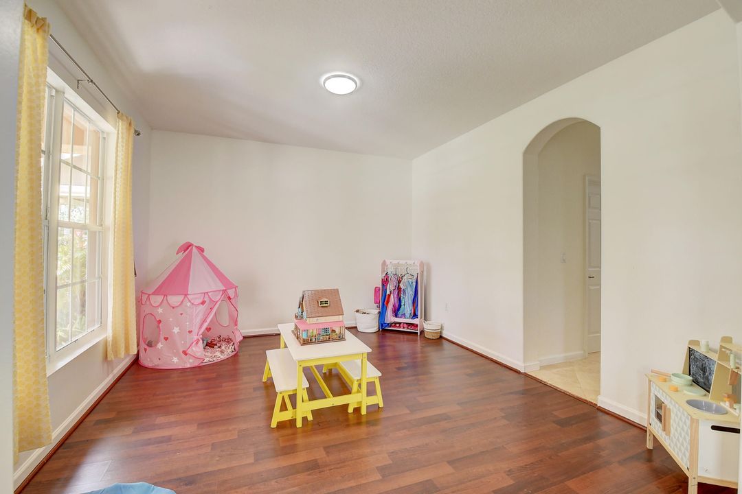 For Sale: $755,000 (3 beds, 2 baths, 2761 Square Feet)