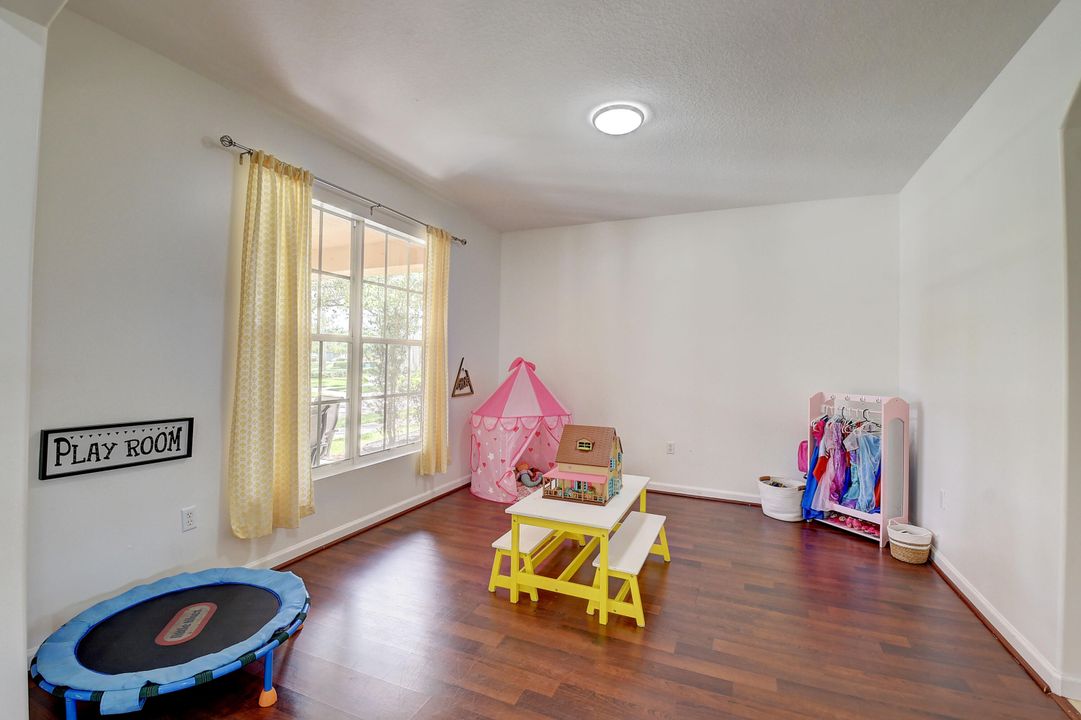 For Sale: $755,000 (3 beds, 2 baths, 2761 Square Feet)