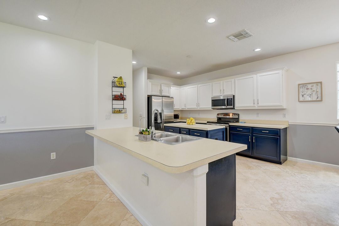 For Sale: $755,000 (3 beds, 2 baths, 2761 Square Feet)