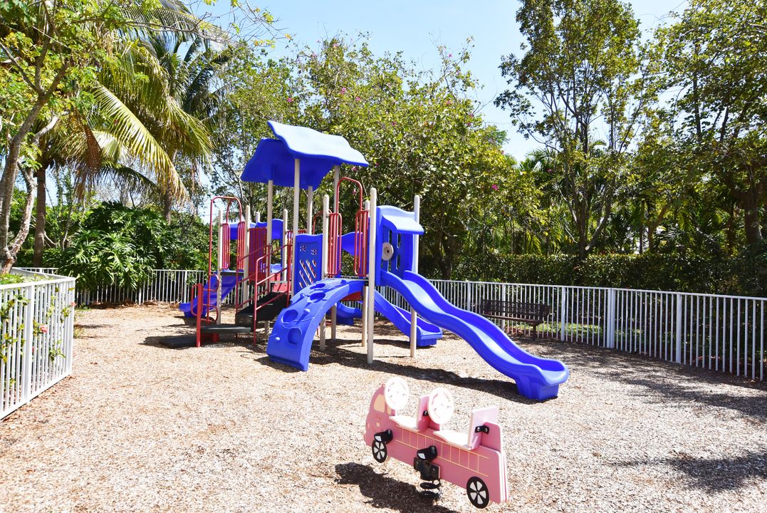 For Sale: $755,000 (3 beds, 2 baths, 2761 Square Feet)