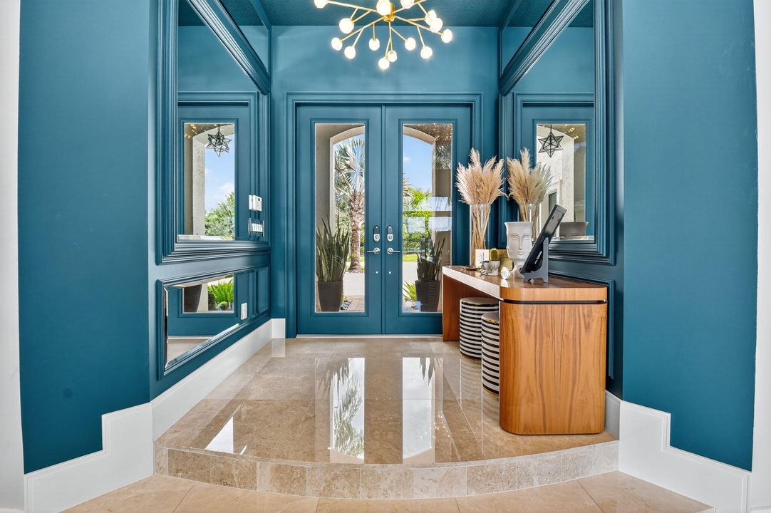 出租: $22,000 (5 贝兹, 6 浴室, 5529 平方英尺)