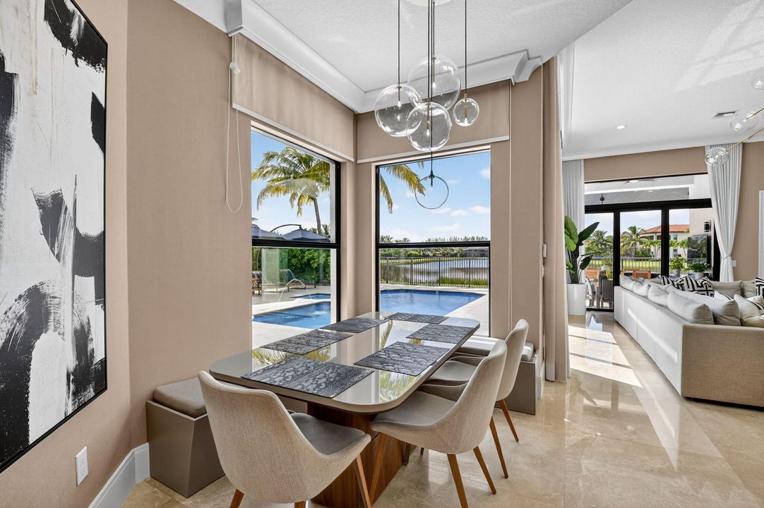 出租: $22,000 (5 贝兹, 6 浴室, 5529 平方英尺)