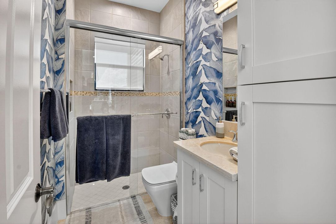 出租: $22,000 (5 贝兹, 6 浴室, 5529 平方英尺)