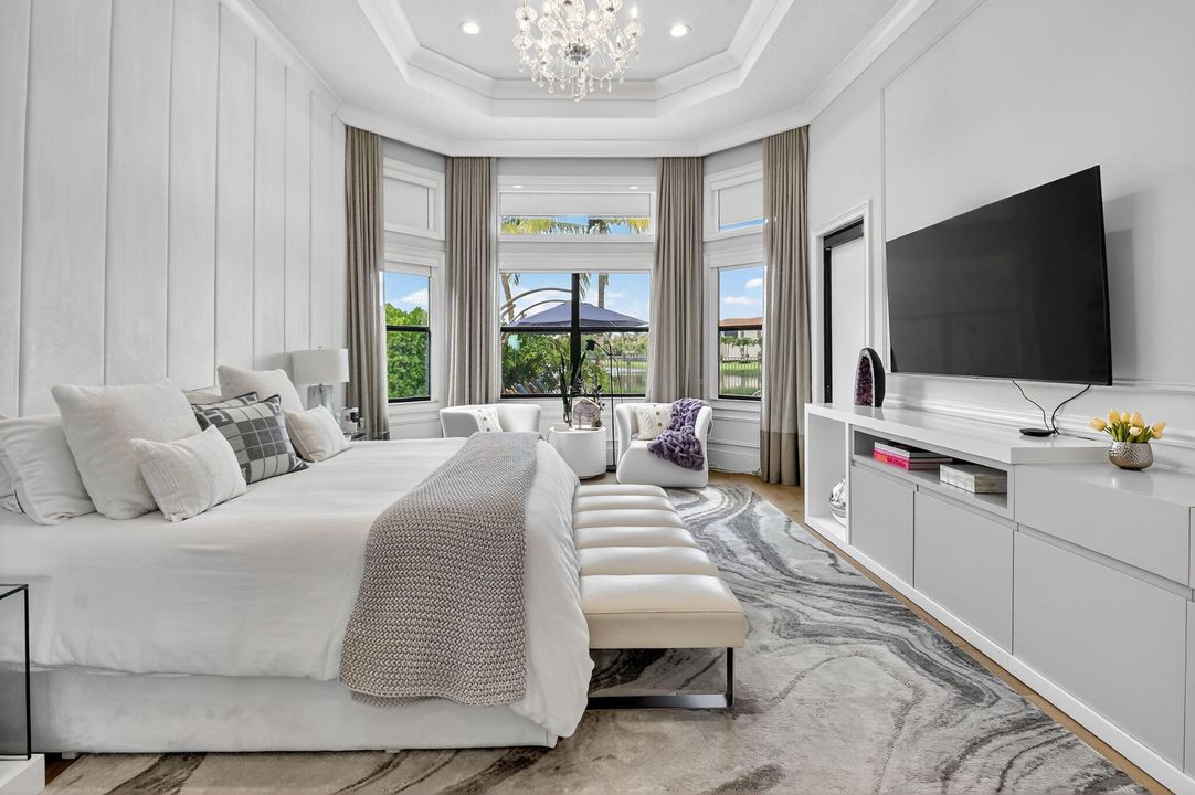 出租: $22,000 (5 贝兹, 6 浴室, 5529 平方英尺)