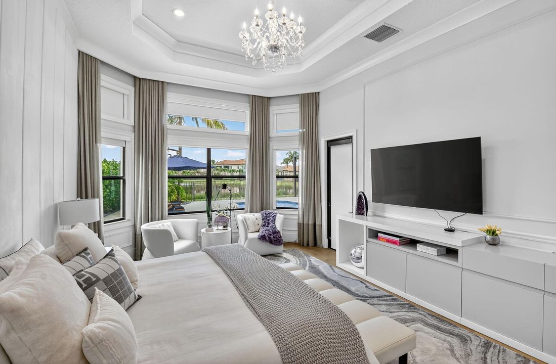 出租: $22,000 (5 贝兹, 6 浴室, 5529 平方英尺)