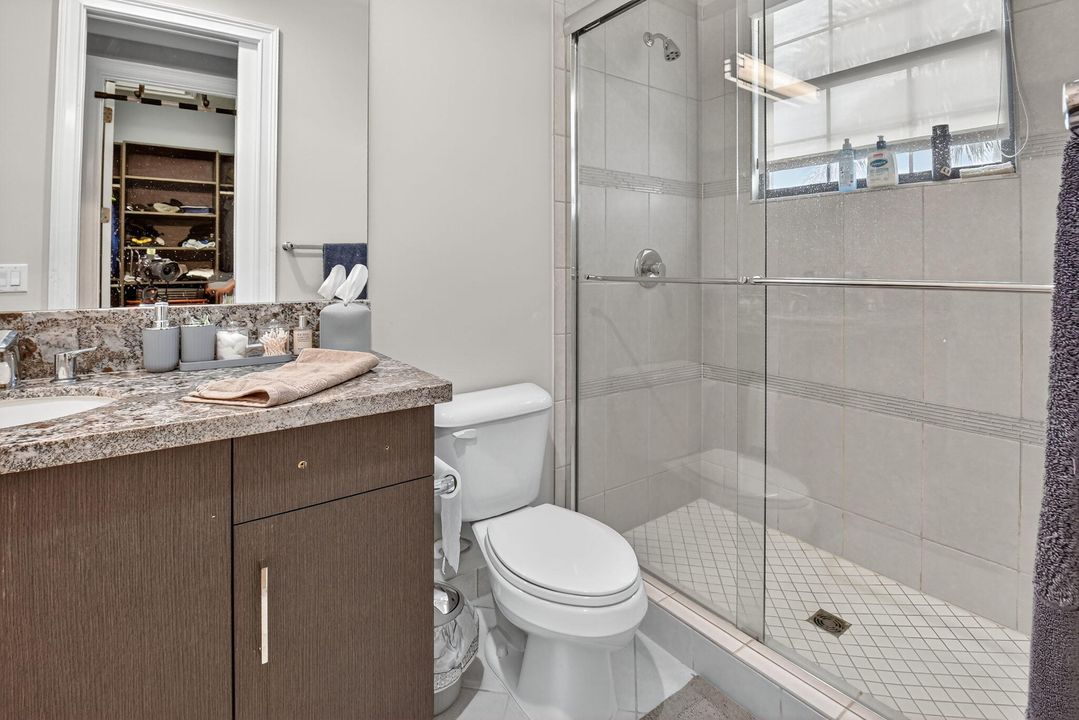 出租: $22,000 (5 贝兹, 6 浴室, 5529 平方英尺)