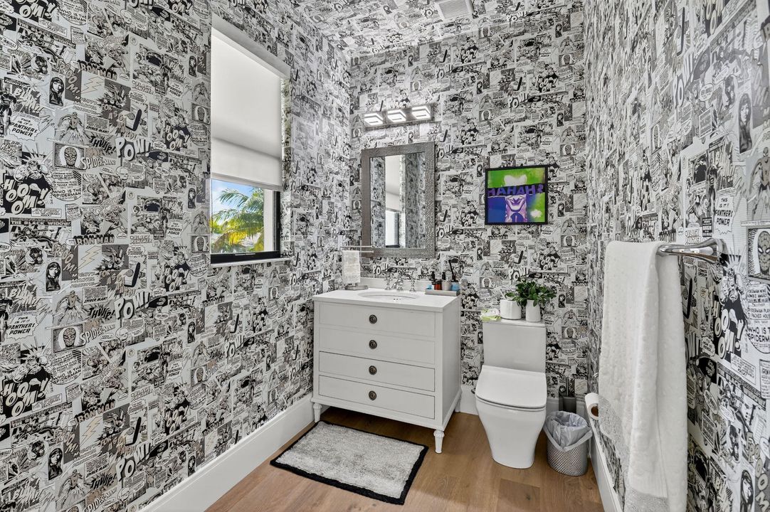 出租: $22,000 (5 贝兹, 6 浴室, 5529 平方英尺)