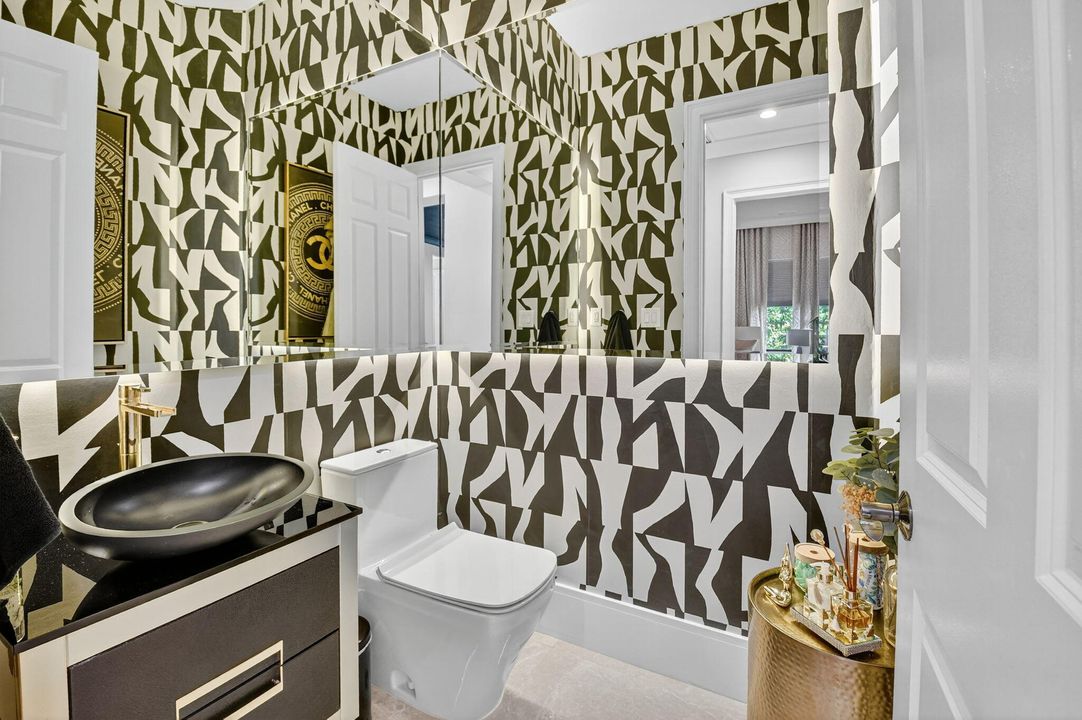 出租: $22,000 (5 贝兹, 6 浴室, 5529 平方英尺)