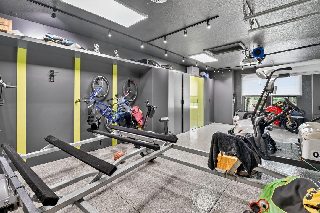 出租: $22,000 (5 贝兹, 6 浴室, 5529 平方英尺)