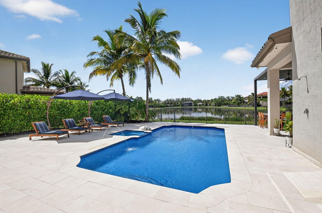 出租: $22,000 (5 贝兹, 6 浴室, 5529 平方英尺)