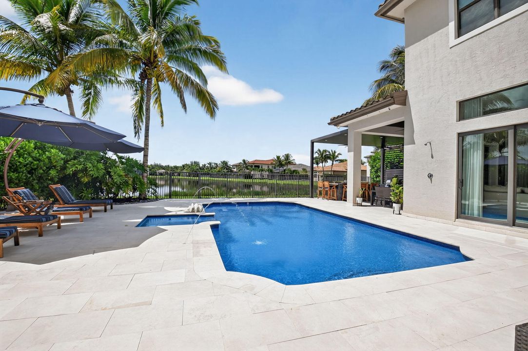 出租: $22,000 (5 贝兹, 6 浴室, 5529 平方英尺)