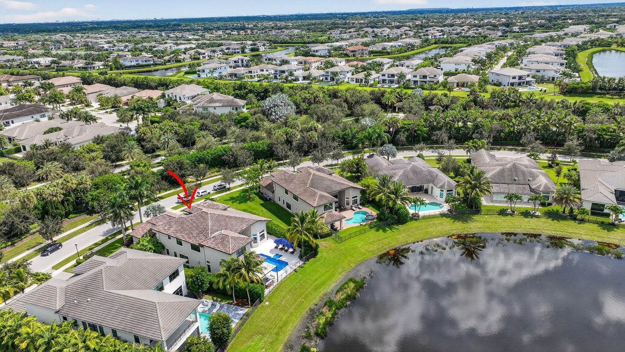 出租: $22,000 (5 贝兹, 6 浴室, 5529 平方英尺)