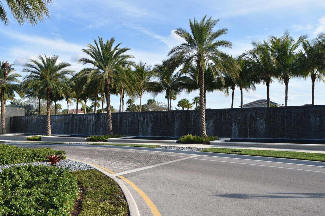 出租: $22,000 (5 贝兹, 6 浴室, 5529 平方英尺)