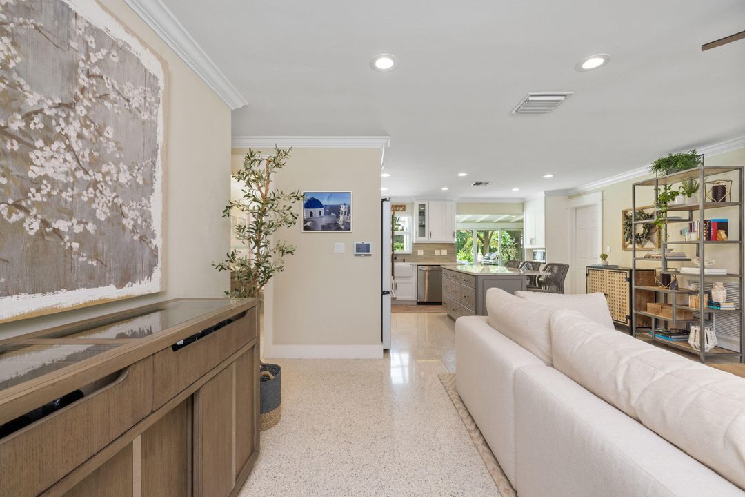 合同活跃: $1,195,000 (3 贝兹, 2 浴室, 1381 平方英尺)