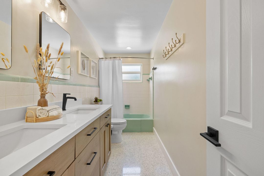 合同活跃: $1,195,000 (3 贝兹, 2 浴室, 1381 平方英尺)