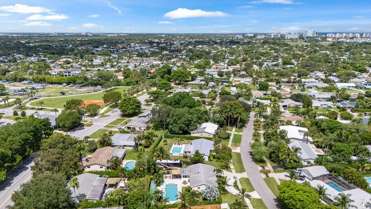 合同活跃: $1,195,000 (3 贝兹, 2 浴室, 1381 平方英尺)