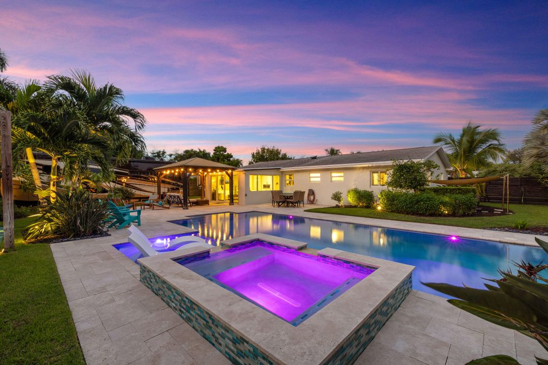 合同活跃: $1,195,000 (3 贝兹, 2 浴室, 1381 平方英尺)