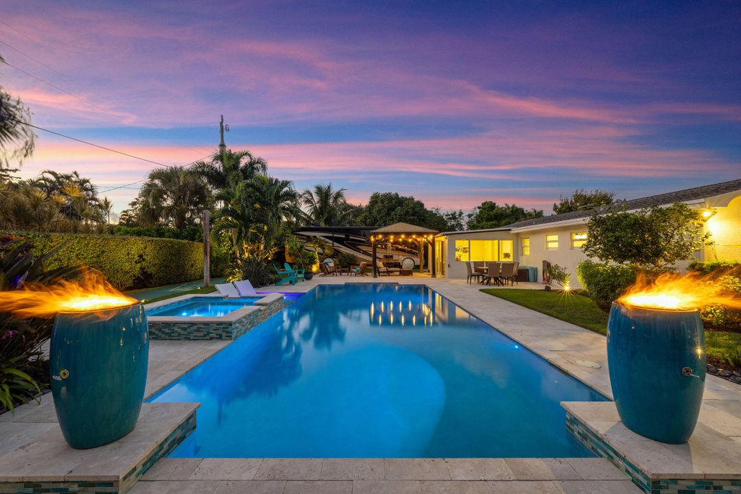 合同活跃: $1,195,000 (3 贝兹, 2 浴室, 1381 平方英尺)