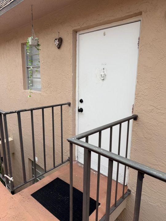 For Sale: $165,000 (1 beds, 1 baths, 512 Square Feet)