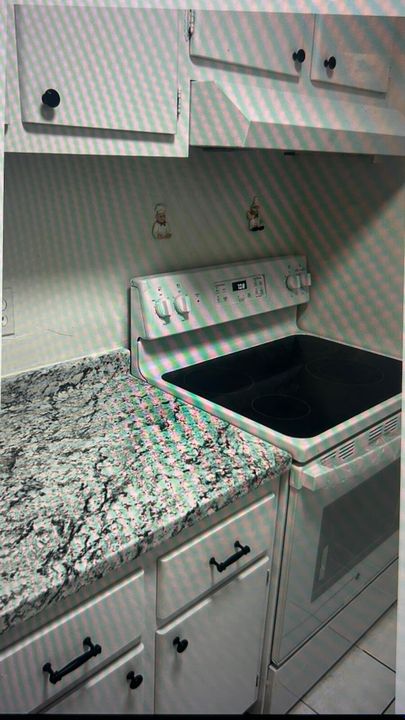 For Sale: $165,000 (1 beds, 1 baths, 512 Square Feet)