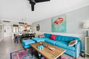 For Sale: $499,999 (2 beds, 2 baths, 1008 Square Feet)