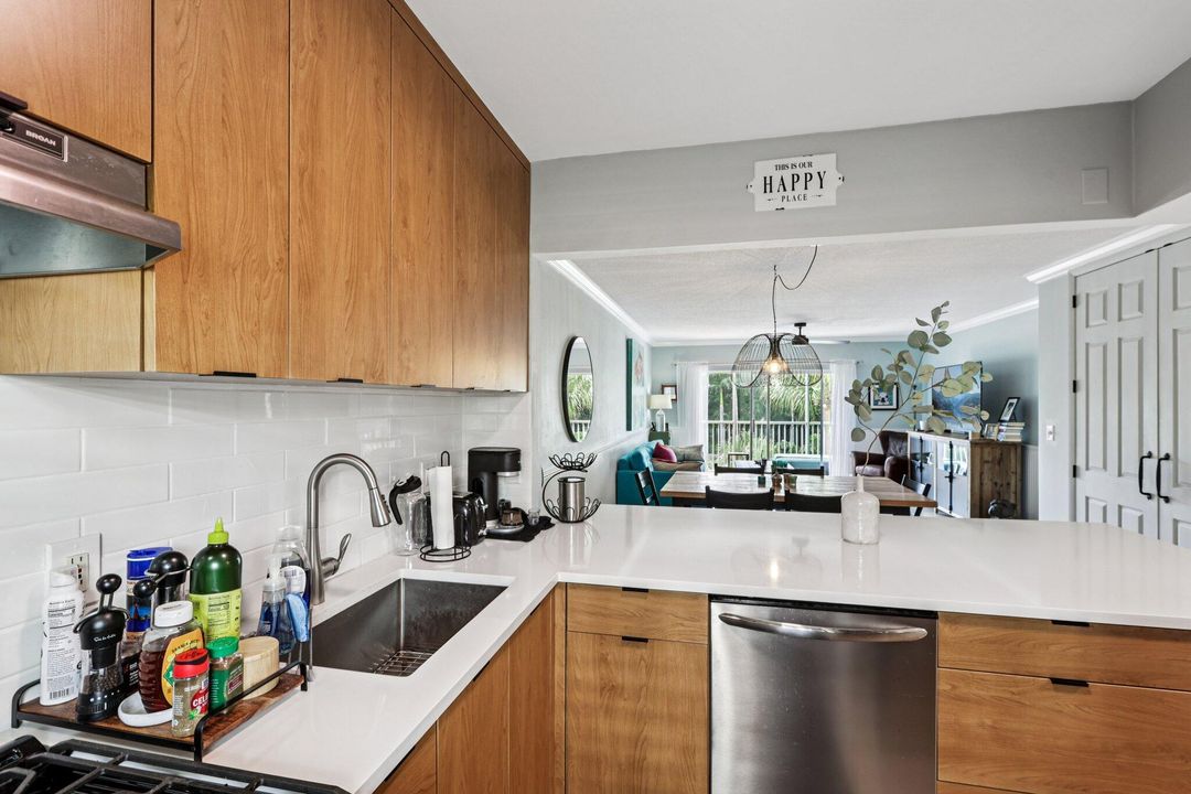 For Sale: $499,999 (2 beds, 2 baths, 1008 Square Feet)