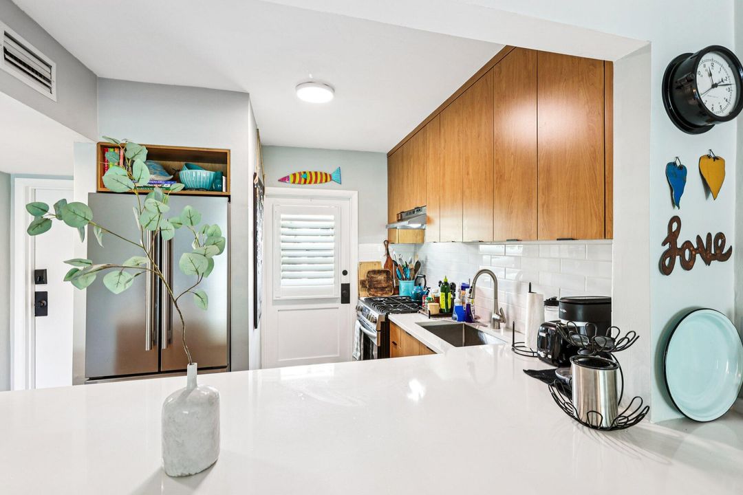 For Sale: $499,999 (2 beds, 2 baths, 1008 Square Feet)