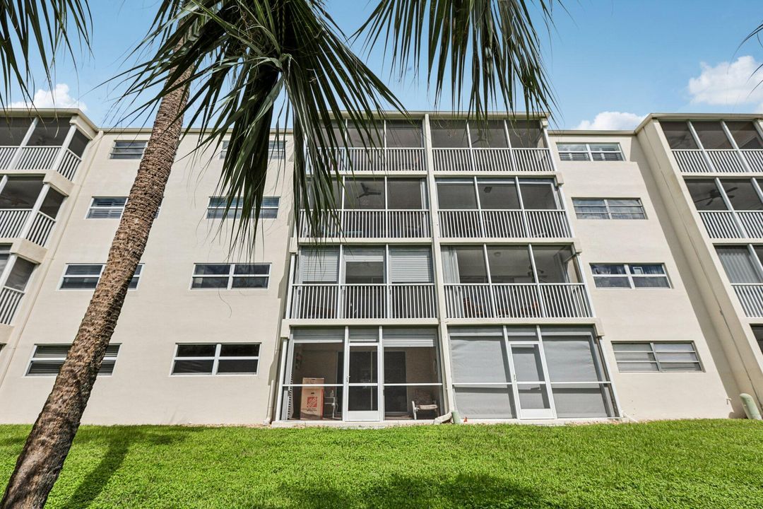 For Sale: $499,999 (2 beds, 2 baths, 1008 Square Feet)