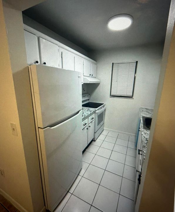 For Sale: $165,000 (1 beds, 1 baths, 512 Square Feet)