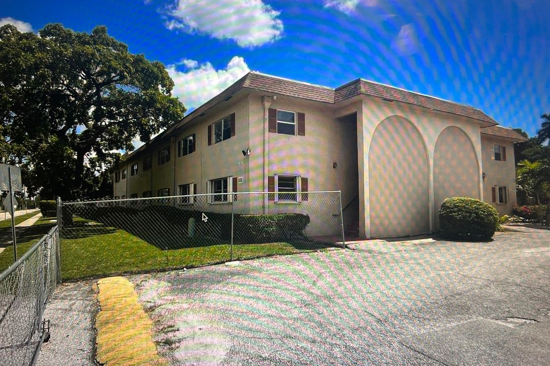 For Sale: $165,000 (1 beds, 1 baths, 512 Square Feet)