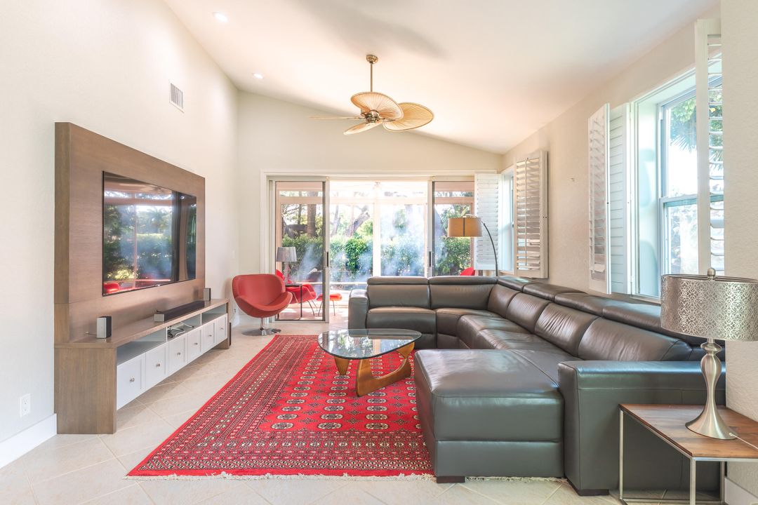 出租: $4,800 (3 贝兹, 2 浴室, 1886 平方英尺)