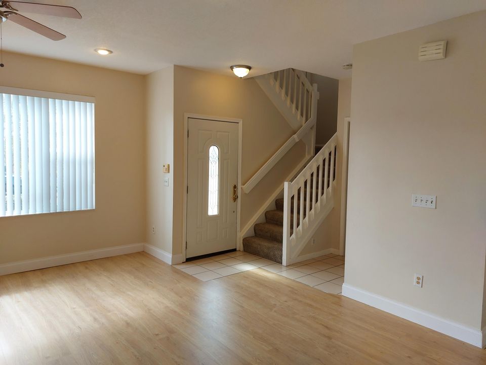 For Rent: $2,700 (3 beds, 2 baths, 1405 Square Feet)