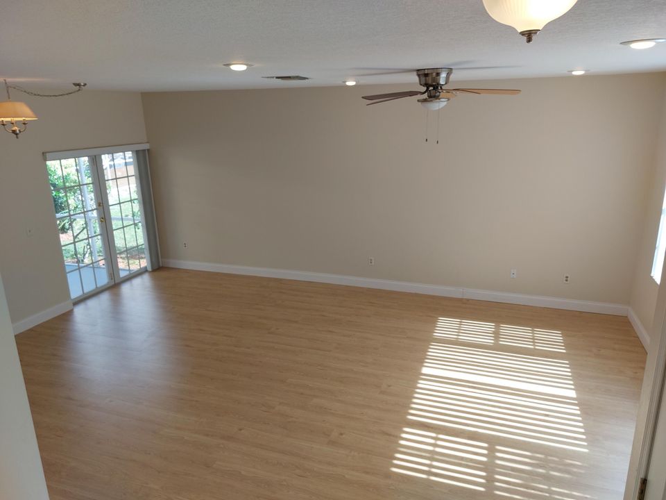 For Rent: $2,700 (3 beds, 2 baths, 1405 Square Feet)