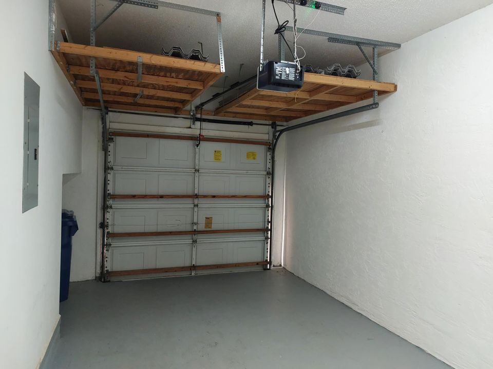 For Rent: $2,700 (3 beds, 2 baths, 1405 Square Feet)