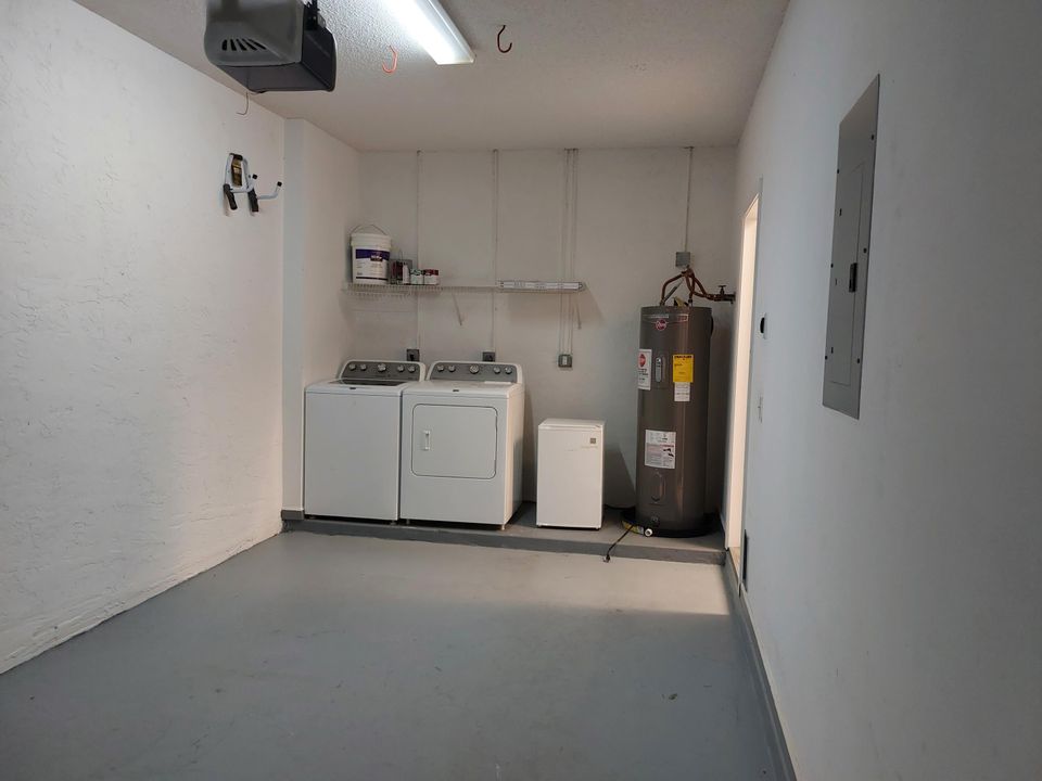 For Rent: $2,700 (3 beds, 2 baths, 1405 Square Feet)