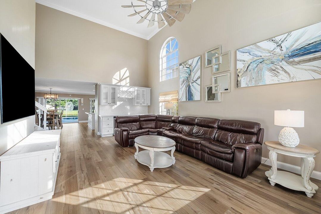 Под контрактом: $700,000 (4 спален, 3 ванн, 2305 Квадратных фут)