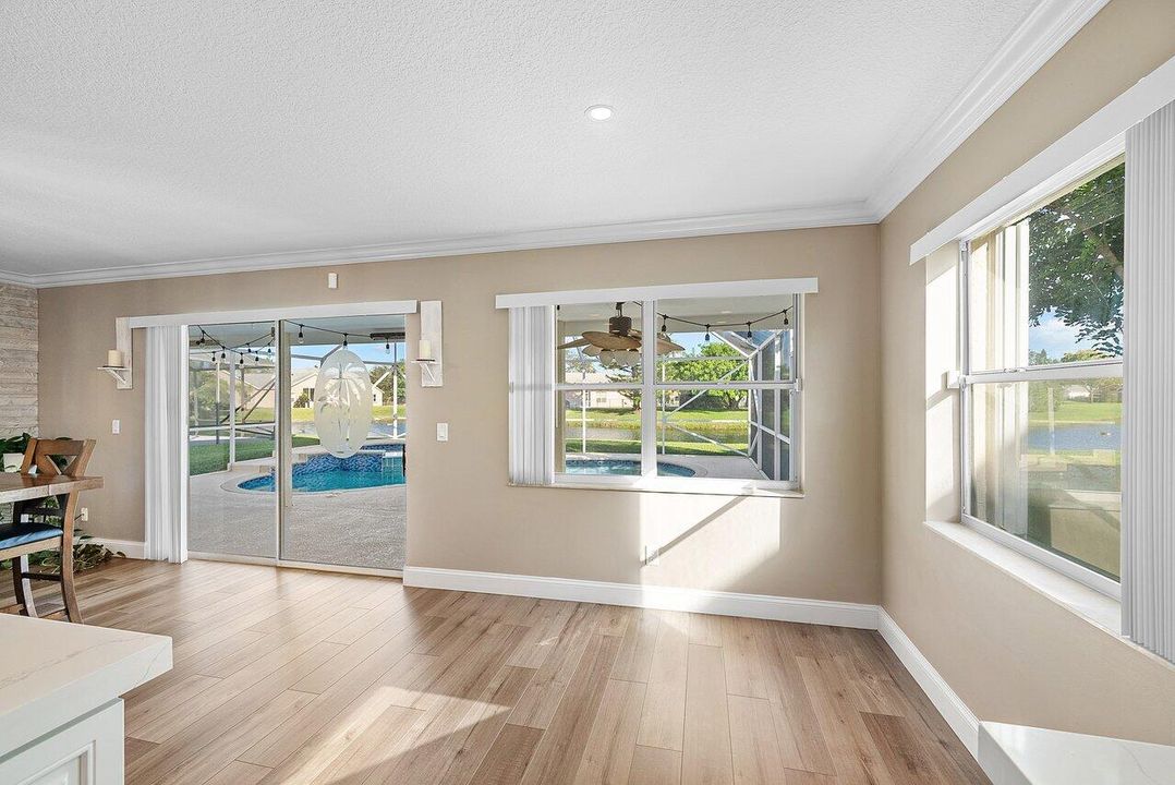 Под контрактом: $700,000 (4 спален, 3 ванн, 2305 Квадратных фут)