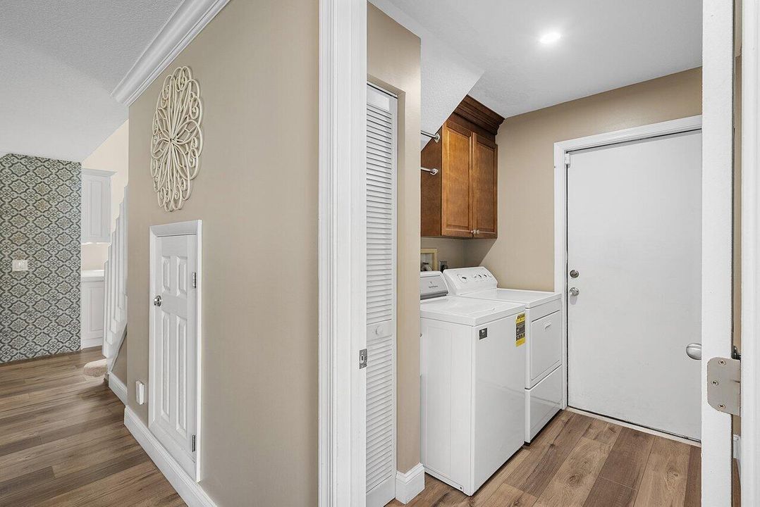 Под контрактом: $700,000 (4 спален, 3 ванн, 2305 Квадратных фут)