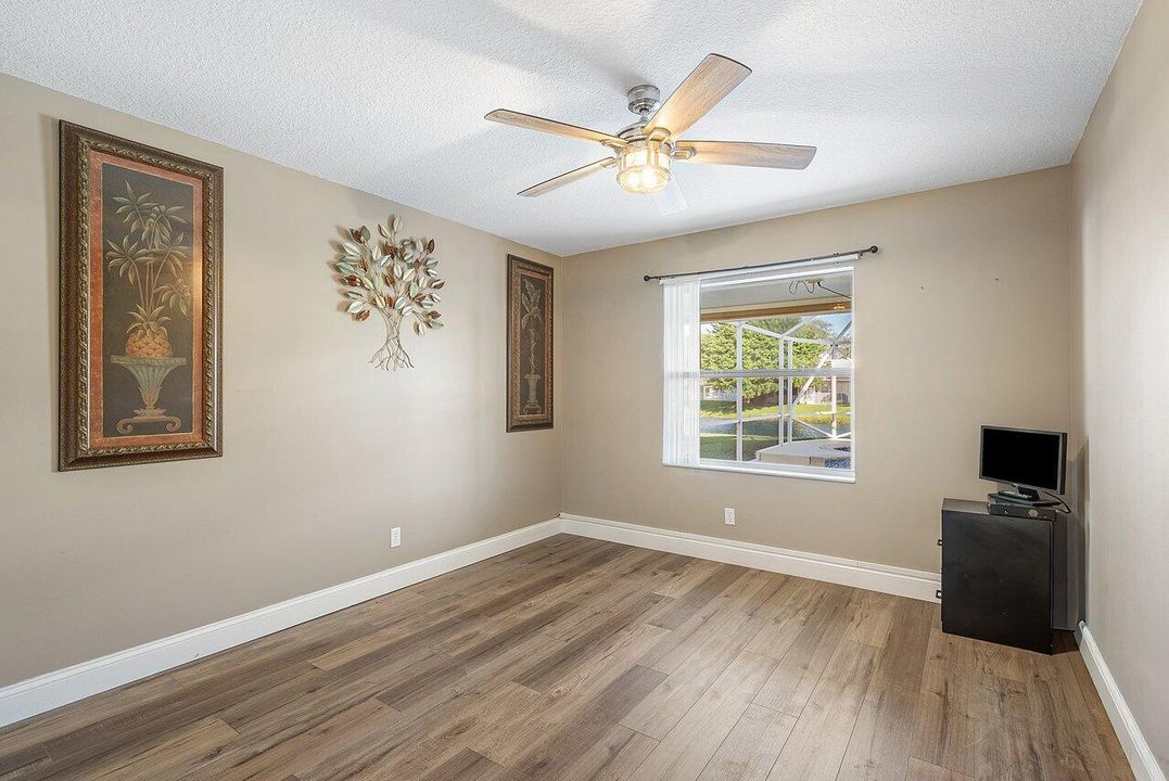 Под контрактом: $700,000 (4 спален, 3 ванн, 2305 Квадратных фут)