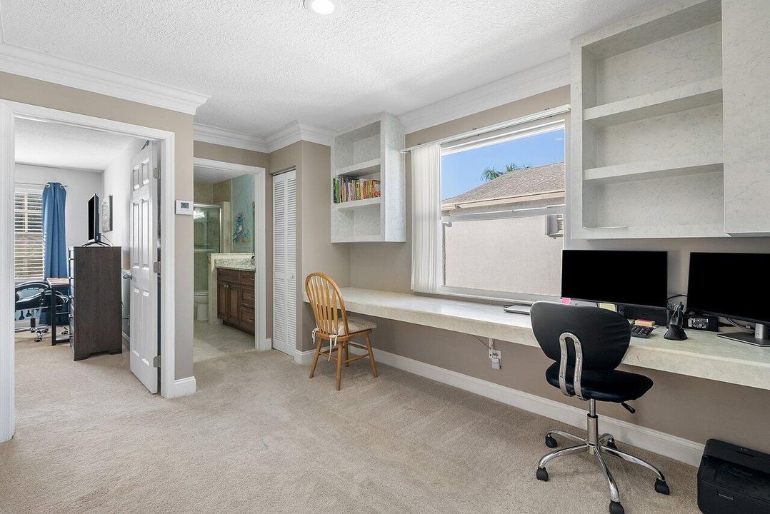 Под контрактом: $700,000 (4 спален, 3 ванн, 2305 Квадратных фут)