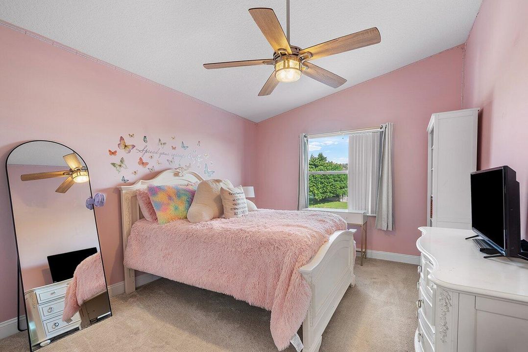 Под контрактом: $700,000 (4 спален, 3 ванн, 2305 Квадратных фут)