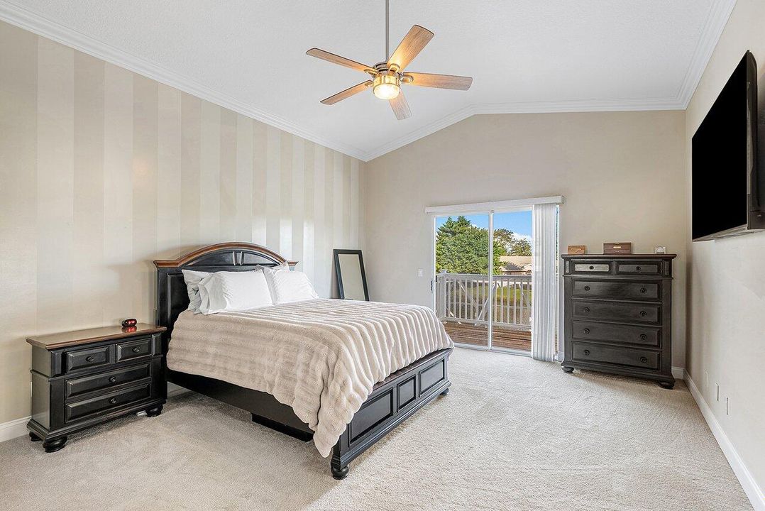 Под контрактом: $700,000 (4 спален, 3 ванн, 2305 Квадратных фут)