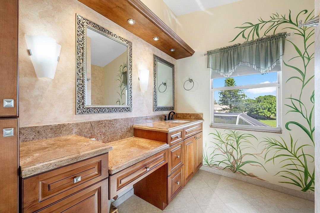 Под контрактом: $700,000 (4 спален, 3 ванн, 2305 Квадратных фут)