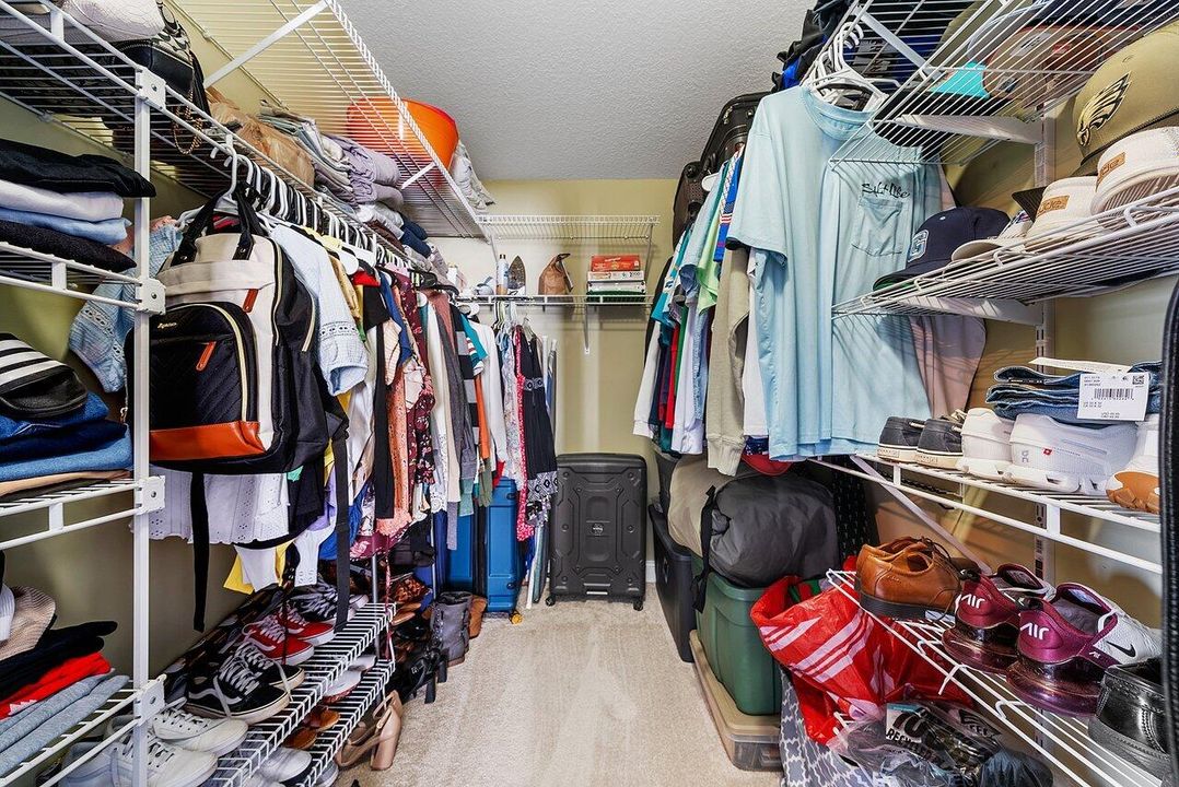 Под контрактом: $700,000 (4 спален, 3 ванн, 2305 Квадратных фут)