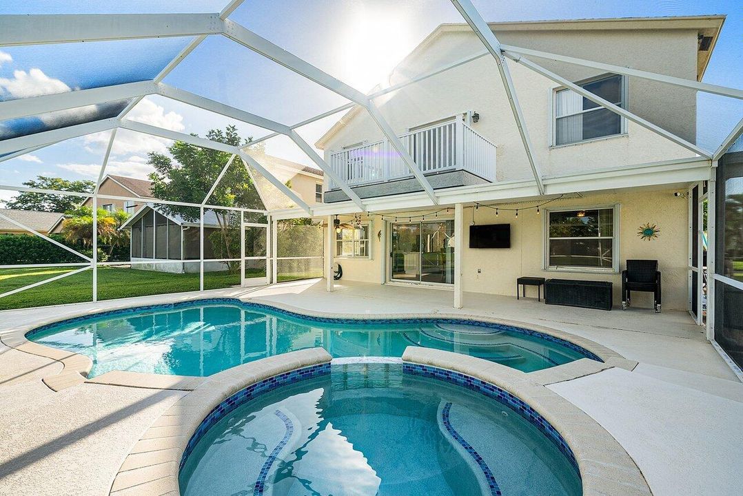 Под контрактом: $700,000 (4 спален, 3 ванн, 2305 Квадратных фут)